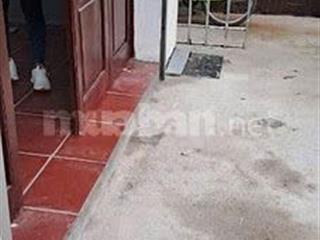 Cho thuê nhà hai tầng  diện tích 40 m2, hai phòng ngủ , 2 wc, bếp và phòng khách.