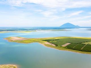 Đất view hồ dầu tiếng dài 2km, cách mặt tiền đường 744 khoản 1km.