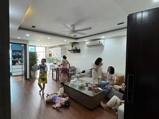 Bán gấp căn hộ 94m2 , giá 6,6 tỷ , chung cư golden land , 3pn 2wc .  0775 246 ***