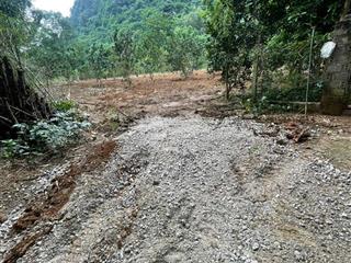 Yên thuỷ  hoà bình. cách hn 80km, sổ đỏ vuông vắn