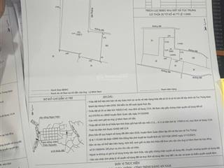 Rẫy có nhiều loại cây ăn trái như, buổi, sầu riêng, măng cụt, mít, nguồn thu tốt, là nơi làm an cư