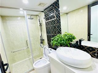 Bán nhà phân lô trần quốc hoàn, dt 70m2*4 tầng, mt 5,5m. giá 14,3 ty ô tô vào nhà, kinh doanh tốt