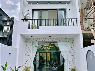 Bán nhà 2 lầu mặt tiền đường bà hom,quận 6. kinh doanh buôn bán đầu tư. giá 2 tỷ 315. shr.