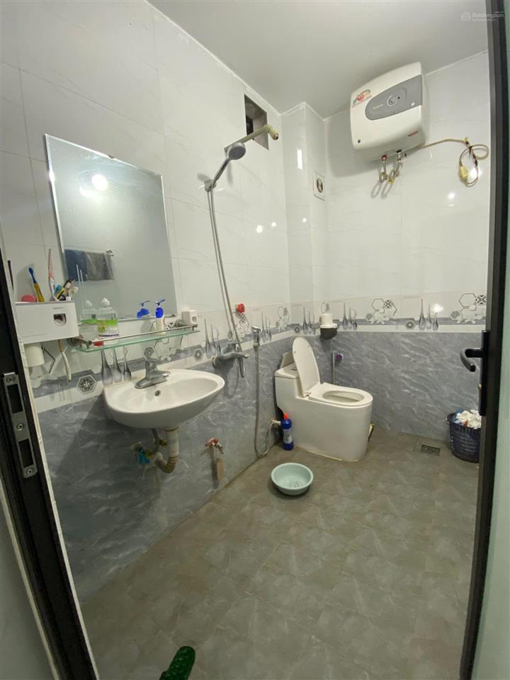 Nhà âu cơ về ở luôn dt 45m2, 2 tầng, mt 4m giá chào 2tỷ050 2 ngủ + 2 vs 1 phòng khách + bếp mua bán