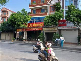 Cc nhờ em thanh khoản gấp căn nhà mặt phố kinh doanh buôn bán sầm uất nhất khu vực