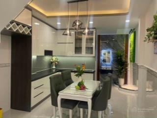 Nhà đẹp lung linh ngay nguyên văn cừ q5 . 42m2 giá 2tỷ8 . shr bao công chứng .