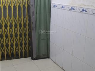 Cho thuê nhà nhỏ nguyên căn p13 bà hom quận 6, gần chợ phú lâm