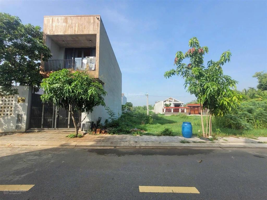 Cần bán lô đất mặt tiền đường ngay sát tthc bàu bàng. giá 1ty570, dt 350m2 thổ cư 130m2. shr