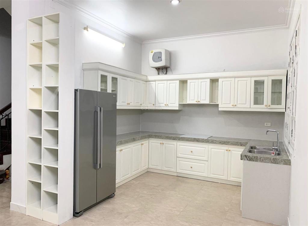 Bán biệt thự ciputra dt 230m2, mặt tiền 10m, xây 4 tầng, đường 30m vỉa hè rộng, nội thất mới đẹp