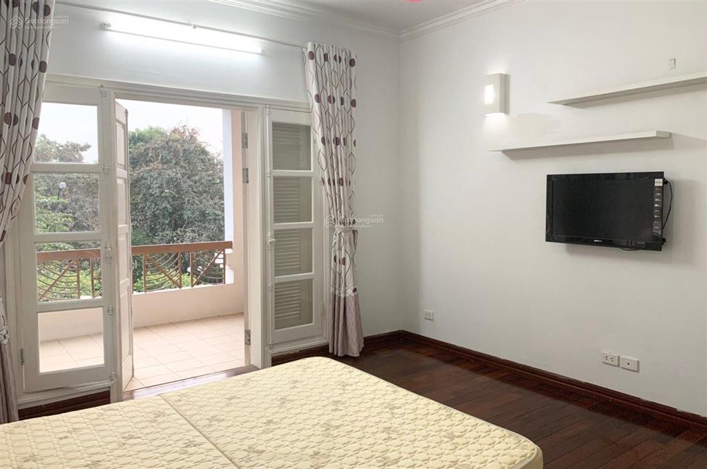 Bán biệt thự ciputra dt 230m2, mặt tiền 10m, xây 4 tầng, đường 30m vỉa hè rộng, nội thất mới đẹp