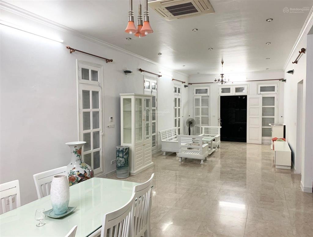 Bán biệt thự ciputra dt 230m2, mặt tiền 10m, xây 4 tầng, đường 30m vỉa hè rộng, nội thất mới đẹp