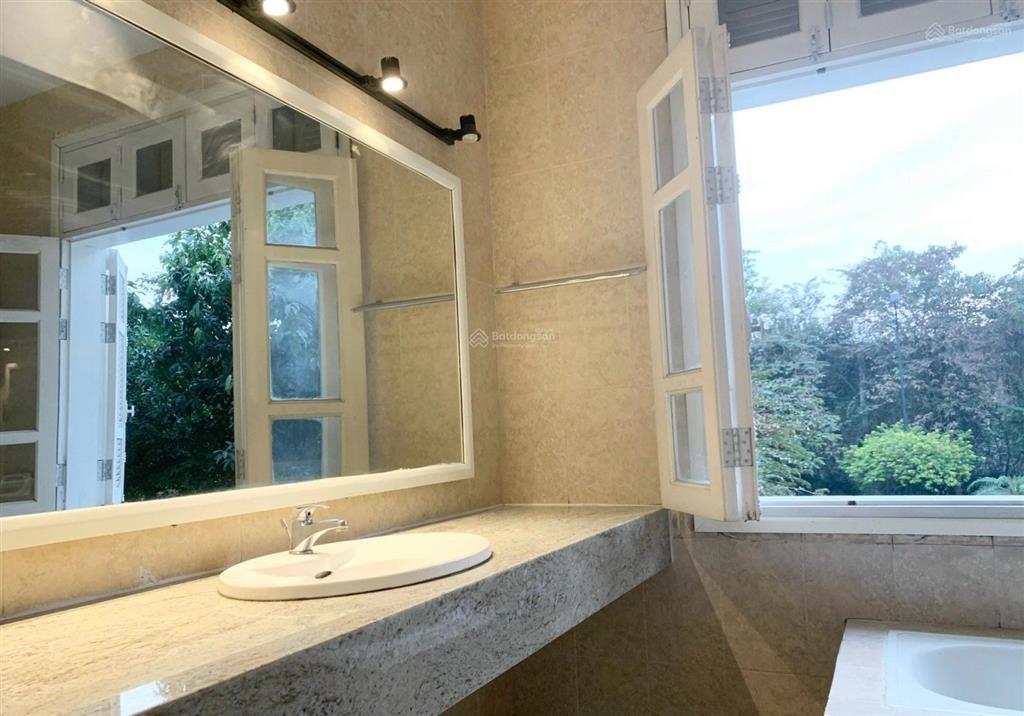 Bán biệt thự ciputra dt 230m2, mặt tiền 10m, xây 4 tầng, đường 30m vỉa hè rộng, nội thất mới đẹp