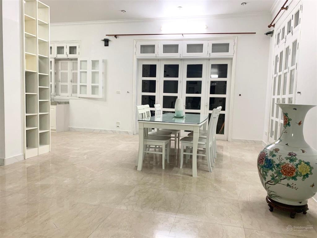 Bán biệt thự ciputra dt 230m2, mặt tiền 10m, xây 4 tầng, đường 30m vỉa hè rộng, nội thất mới đẹp