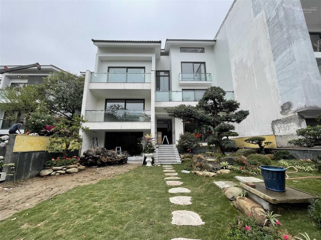 Bán biệt thự ciputra, view sau nhà là công viên sân golf siêu, hồ nước siêu đẹp, căn đẹp nhất khu