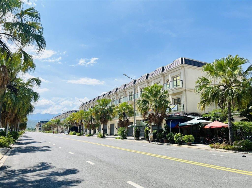 Tôi cần bán gấp căn shophouse lakeside mặt tiền đường lớn, kinh doanh sầm uất, giá chỉ 6, x tỷ