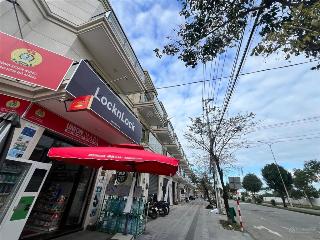 Tôi cần bán gấp căn shophouse lakeside mặt tiền đường lớn, kinh doanh sầm uất, giá chỉ 6, x tỷ