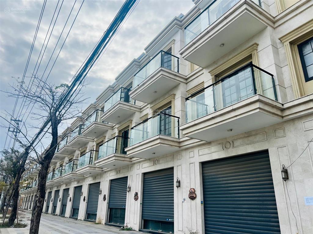 Tôi cần bán gấp căn shophouse lakeside mặt tiền đường lớn, kinh doanh sầm uất, giá chỉ 6, x tỷ