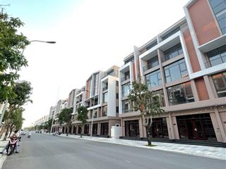 Căn shophouse ad6 trục đường 20m vài bước chân ra công viên nước giá 10,3 tỷ  0911 051 ***