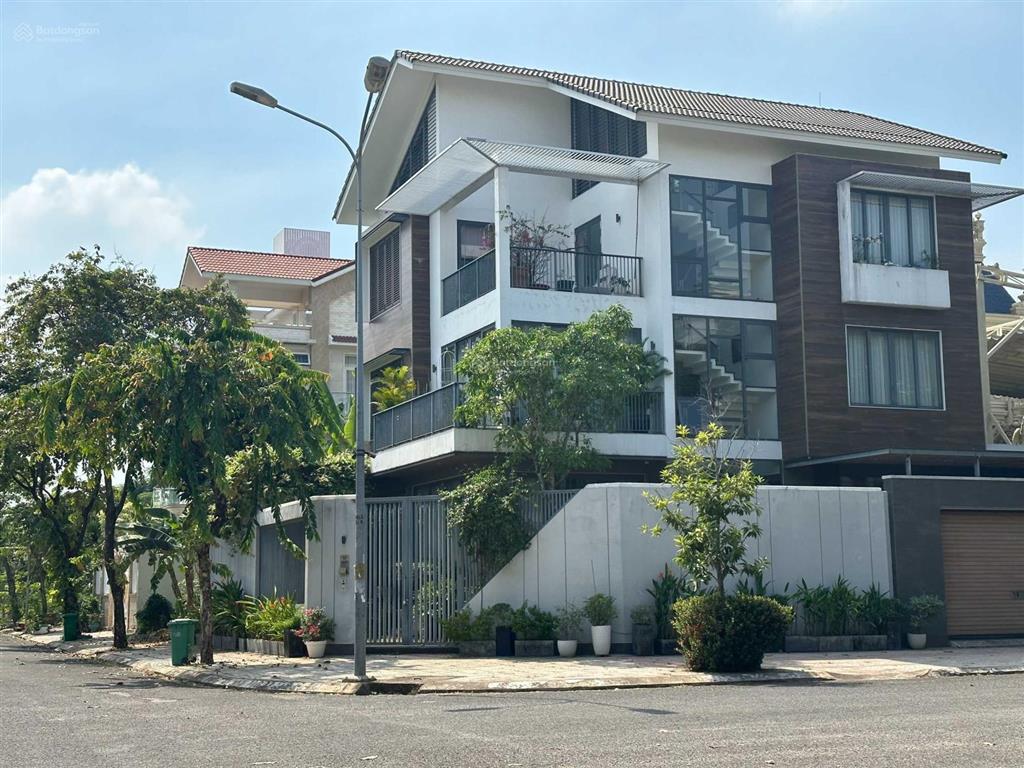 Bán gấp 2 căn sadeco ven sông biệt thự 7x18m giá 20 tỷ, nhà phố 5x18m giá 15 tỷ, 0901 424 ***