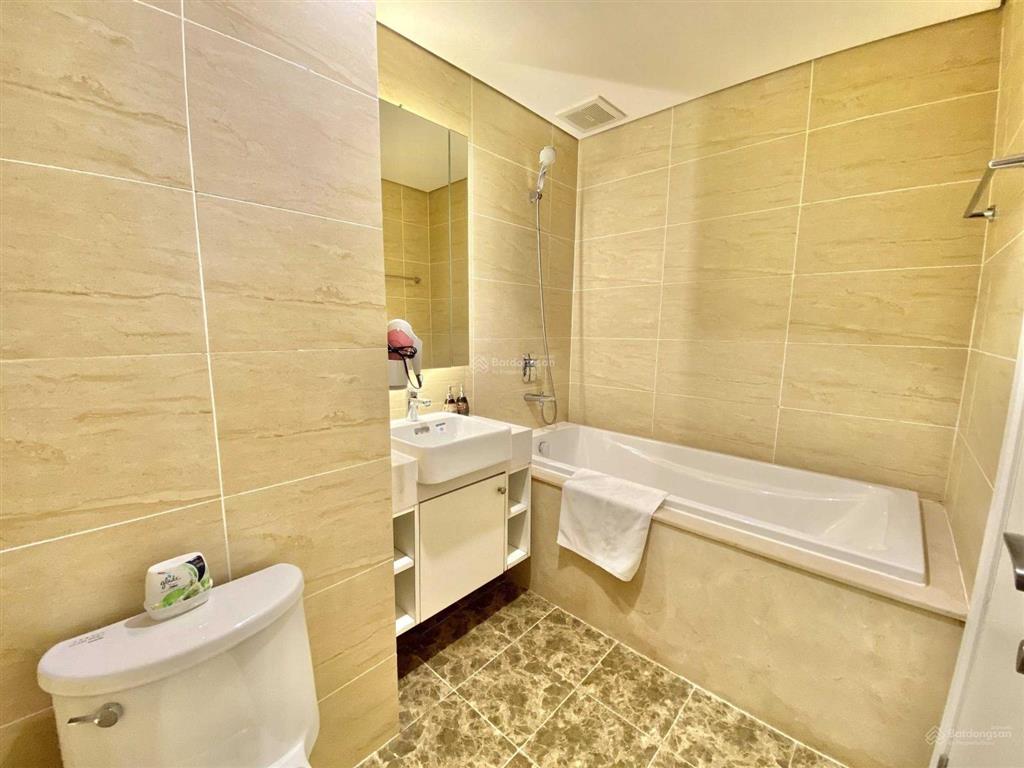 Cho thuê căn hộ tại dự án d'capitale trần duy hưng, 2 phòng ngủ full đẹp, giá 18tr.  0918 682 ***