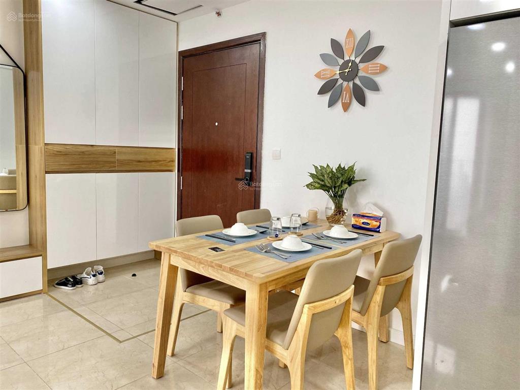 Cho thuê căn hộ tại dự án d'capitale trần duy hưng, 2 phòng ngủ full đẹp, giá 18tr.  0918 682 ***