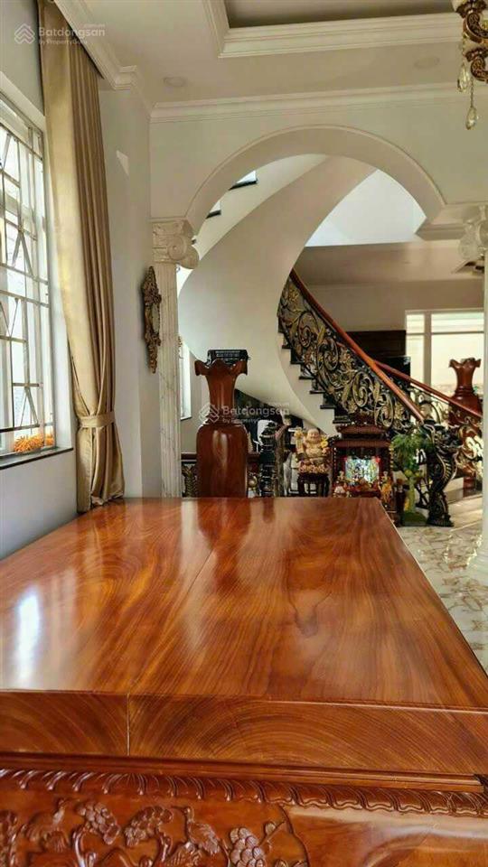 Chỉ cần 22tỷ500 có ngay căn biệt thự kdc đại phúc green villas dt 240m2 hầm trệt 2 lầu áp mái sh