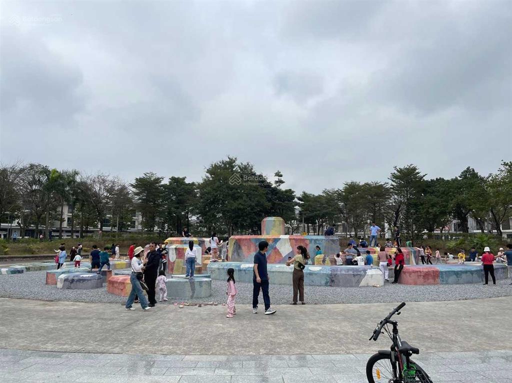 Chính chủ cần bán căn bt mặt hồ thiên văn học  dương nội  tđ nam cường 0946 815 ***