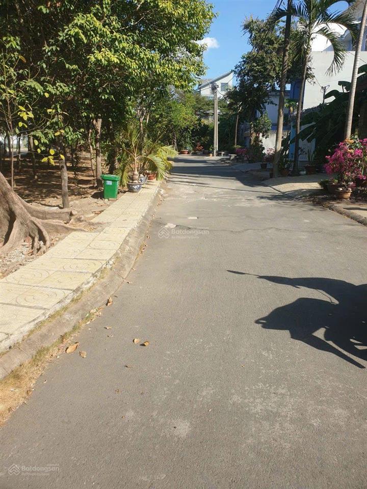 Bán 320m đất nền khu kiến á trục thông liên phường giá 69 tr/m ( đối diện công viên )