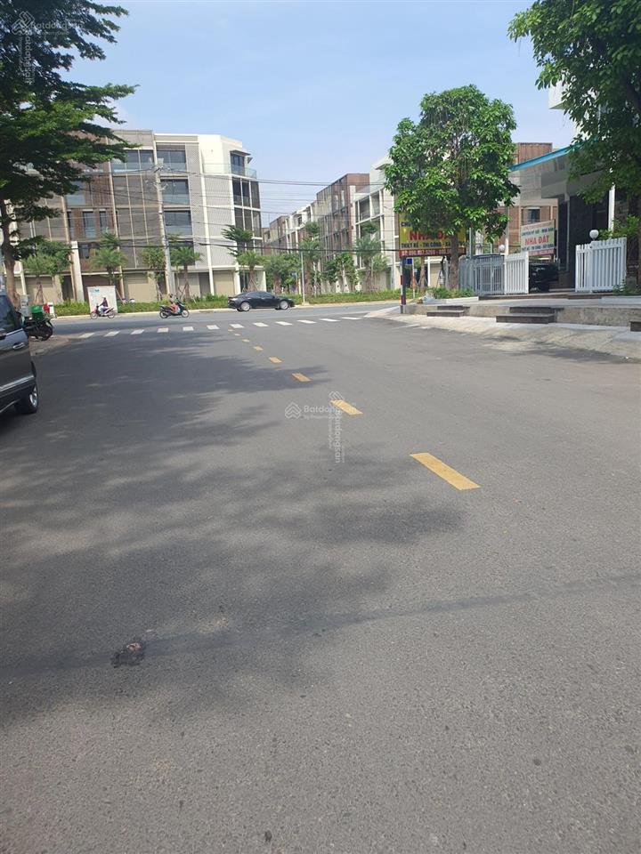 Bán 320m đất nền khu kiến á trục thông liên phường giá 69 tr/m ( đối diện công viên )