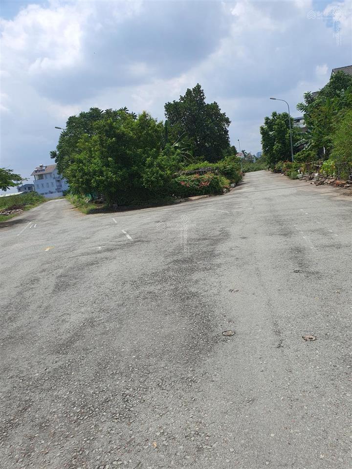 Bán nhanh lô đất 300m trục 20m, đường liên phường quận 9 giá 85 tr/m2