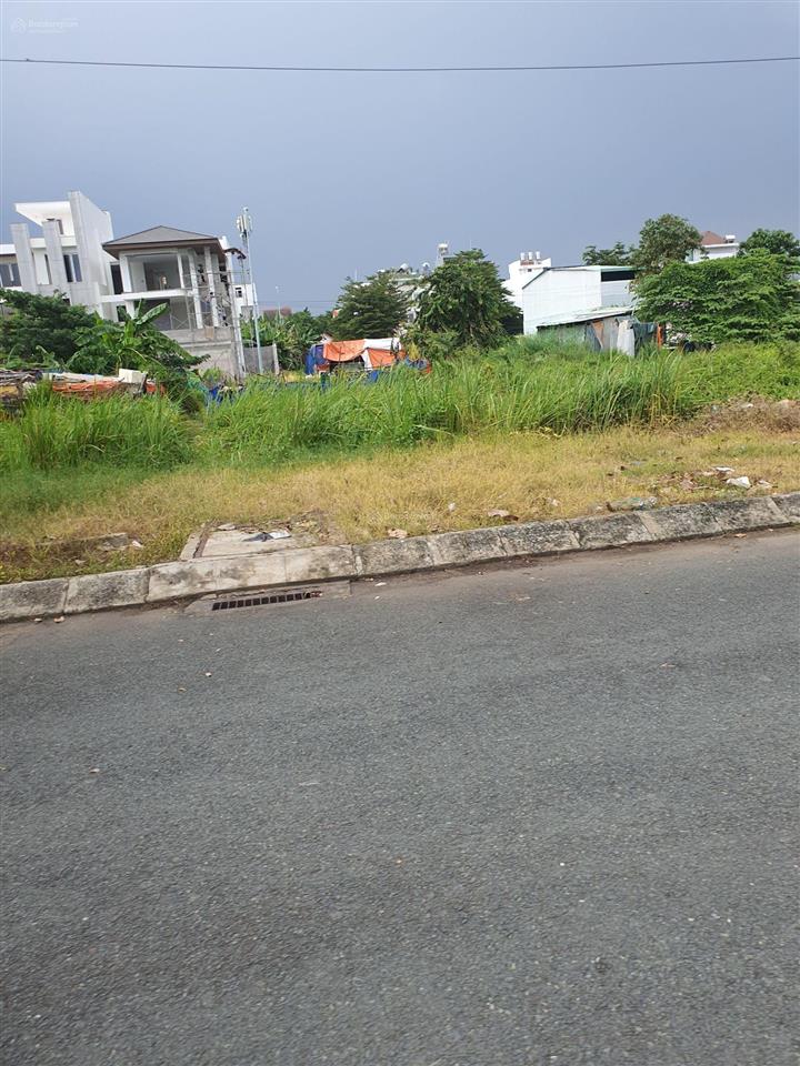 Bán nhanh lô 420m2 đất ngang 21m một sẹc đường liên phường, quận 9. giá 78,5 tr/m2