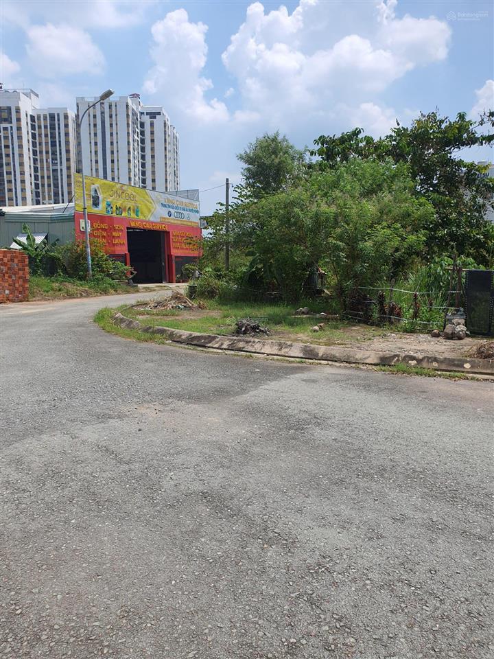 Bán nhanh lô 420m2 đất ngang 21m một sẹc đường liên phường, quận 9. giá 78,5 tr/m2