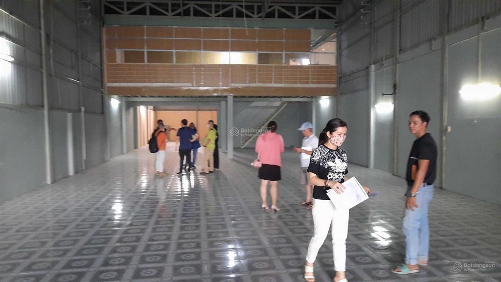 Cho thuê nhà xưởng phường thạnh lộc quận 12, dt 600m2 giá 30 triệu  0908 561 ***