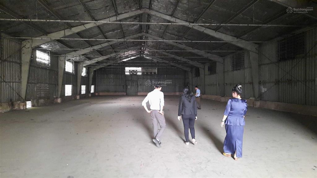 Cho thuê nhà xưởng phường thạnh lộc quận 12, dt 600m2 giá 30 triệu  0908 561 ***