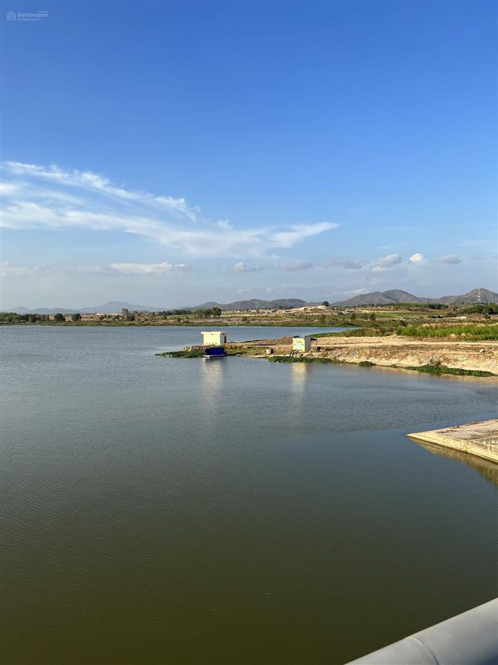 Cần bán 15 mẫu đất view hồ sông dinh, tt tân nghĩa, hàm tân, bình thuận giá 3,5 tỷ / mẫu