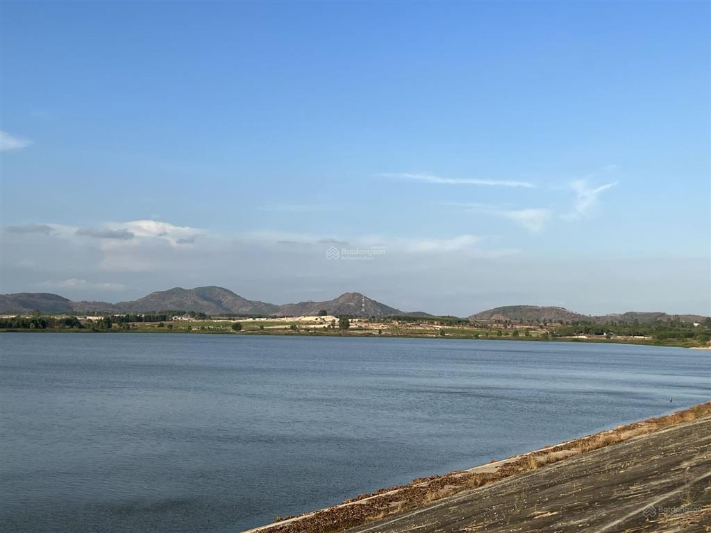 Cần bán 15 mẫu đất view hồ sông dinh, tt tân nghĩa, hàm tân, bình thuận giá 3,5 tỷ / mẫu