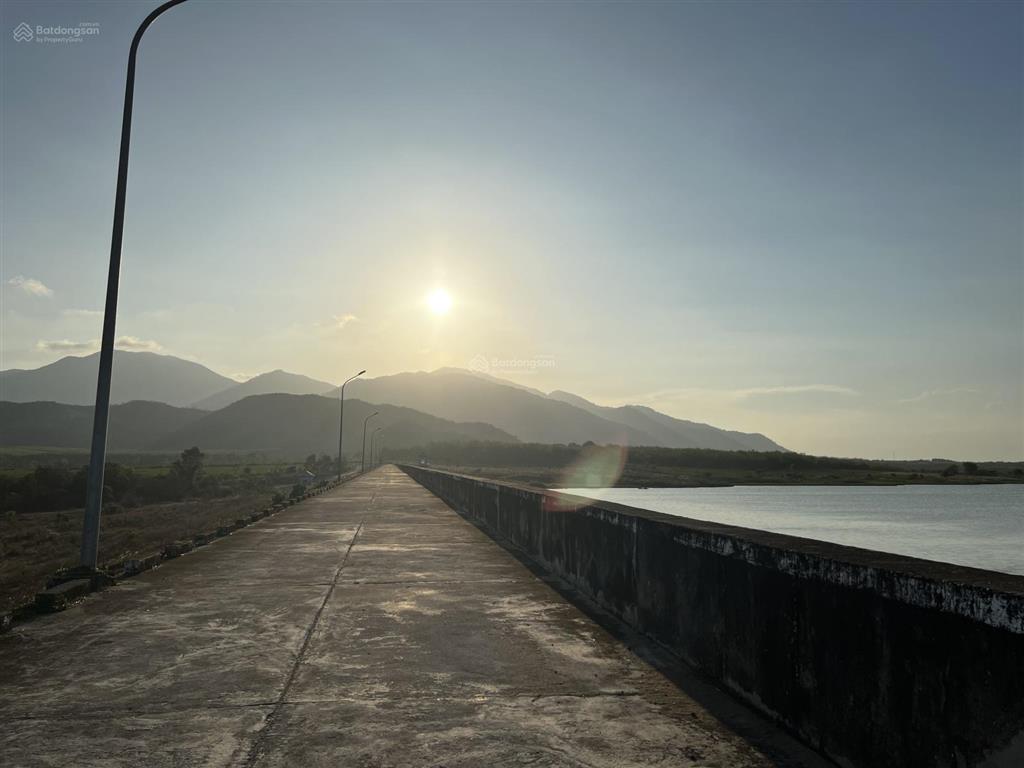 Cần bán 15 mẫu đất view hồ sông dinh, tt tân nghĩa, hàm tân, bình thuận giá 3,5 tỷ / mẫu