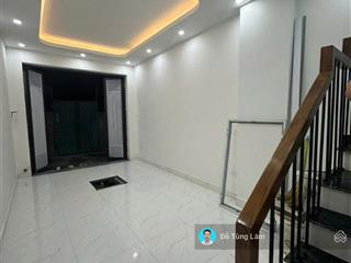 Bán 34,5m2 nhà 5 tầng phố ô cách, long biên. xung quanh bán kính 300m có đầy đủ tiện ích