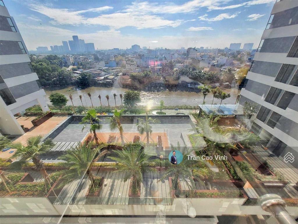 Chính chủ bán gấp 2pn 2wc 68.5m2 chung cư d'lusso quận 2, giá 5 tỷ 8 sổ hồng riêng, sang tên ngay