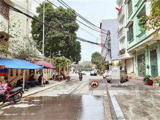 Bán đất rất đẹp, lạc long quân, gần các sở ban ngành, ô tô tránh, vỉa hè, phù hợp xây văn phòng