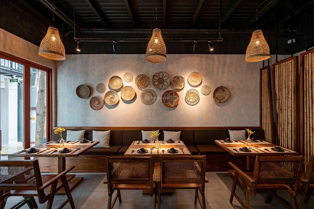 Cho thuê căn siêu đẹp mt hồ xuân hương, q3. dt 8x20m, trệt, lầu, st giá 60 tr. tell 0898 311 ***