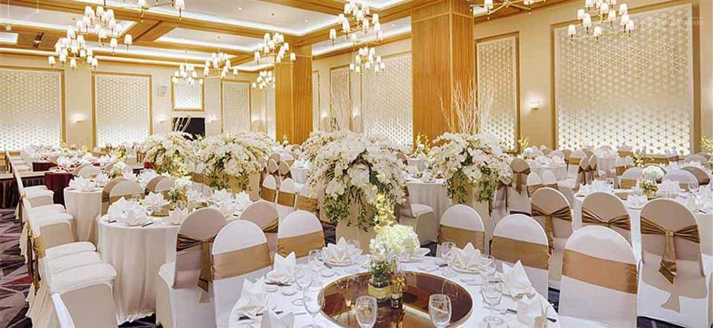 Building 2mt cách mạng tháng tám, q3. dt 12mx20m, hầm, 7 tầng, giá 190 tr. tell 0903 712 ***