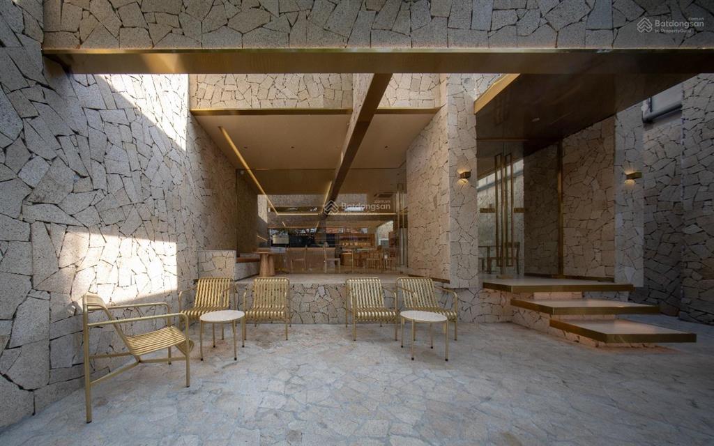 Cho thuê mt cao thắng  q3, gần coffe house. dt 8x32m, trệt lầu. giá 50tr. tel 0898 311 ***