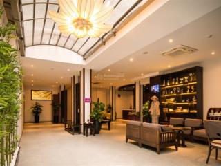 Cho thuê hẻm vip pasteur, nhà thờ đức bà, q1. dt 8x18m, trệt 3 tầng giá 42tr. tell 0898 311 ***
