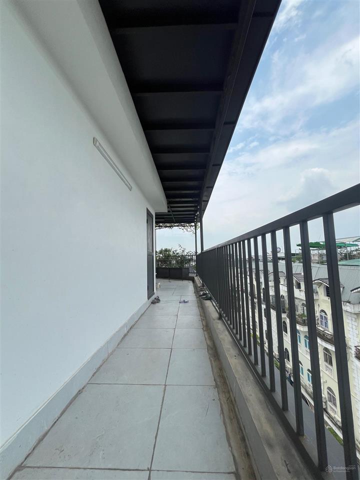 Mình bán liền kề góc 3 mặt đường đã hoàn thiện có thang máy, nội thất đầy đủ