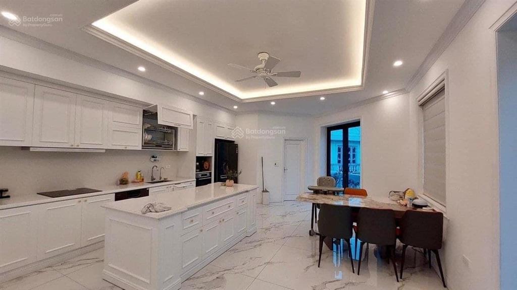 Mình bán liền kề góc 3 mặt đường đã hoàn thiện có thang máy, nội thất đầy đủ