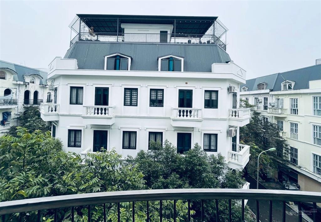 Mình bán liền kề góc 3 mặt đường đã hoàn thiện có thang máy, nội thất đầy đủ