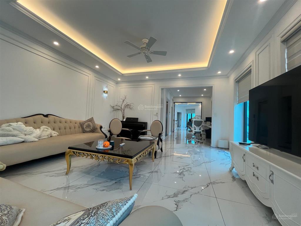 Mình bán liền kề góc 3 mặt đường đã hoàn thiện có thang máy, nội thất đầy đủ
