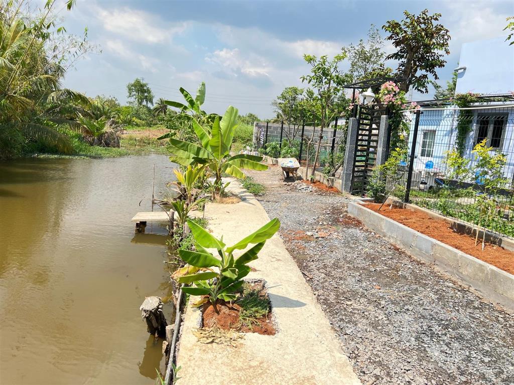 Bán lô đất vườn view kênh kế bên nhà vườn xinh xắn. thạnh đức, bến lức, long an. ô tô vào tận nơi