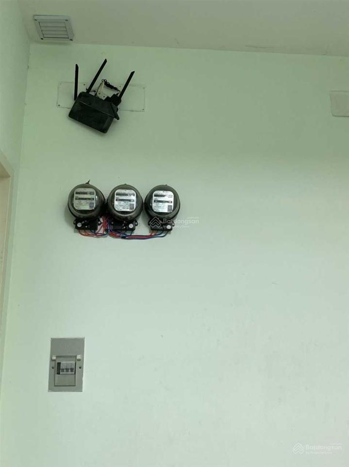 Căn hộ lầu 2 có ban công cực rộng ngay trung tâm phường 1, quận 3, giáp q.1 và q.5